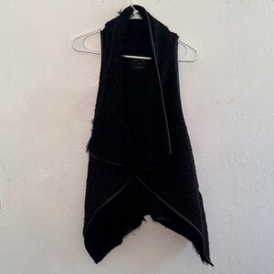 Love Tree Black Faux Fur Open Front Vest – Size Small